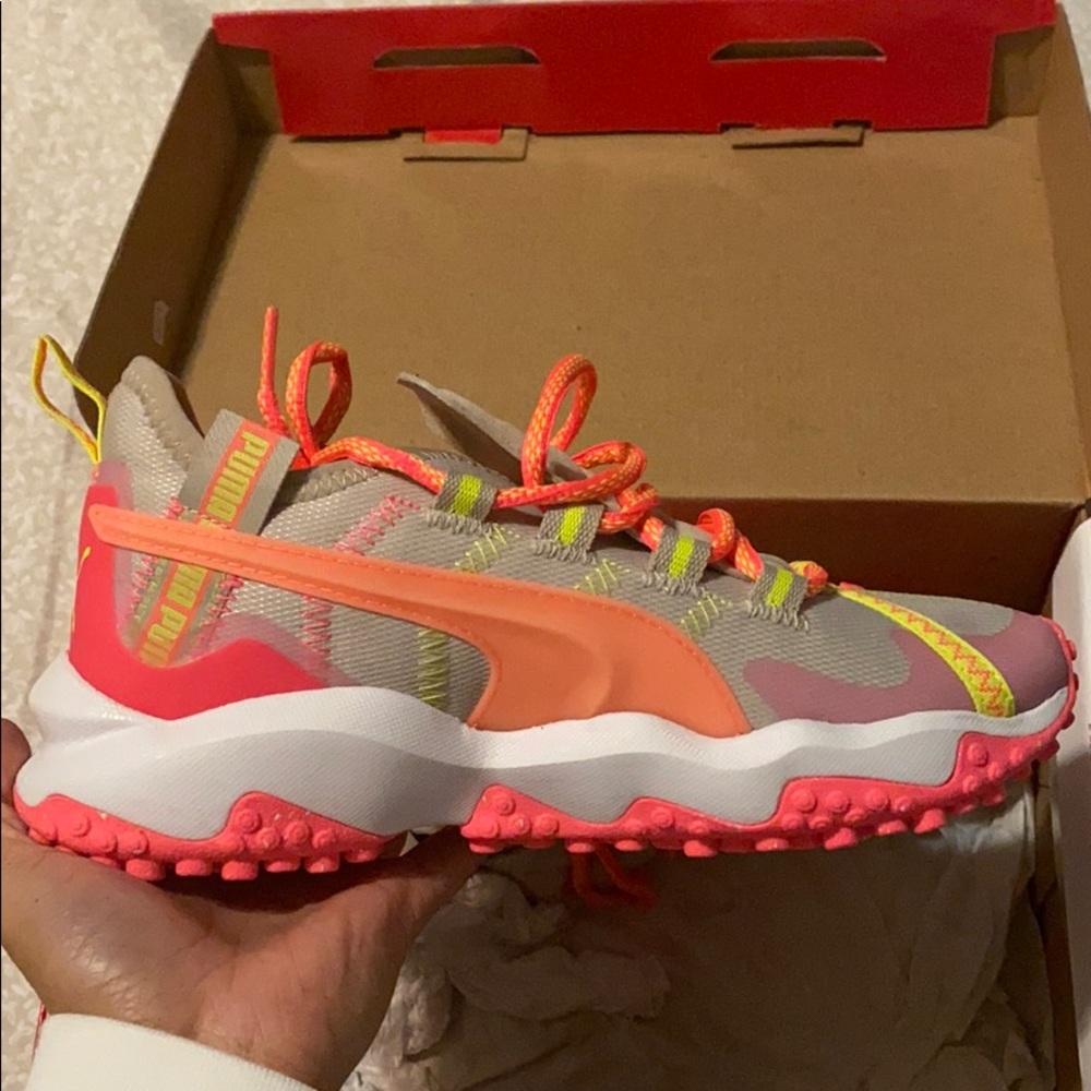 I’m selling my Puma Erupt. I never worn it.